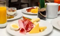 新阿米勞德飯店 - 早餐