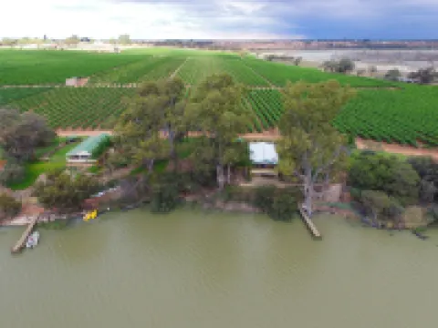 Mundic Waterfront Cottages Hotels in Renmark