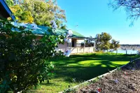 Mundic Waterfront Cottages