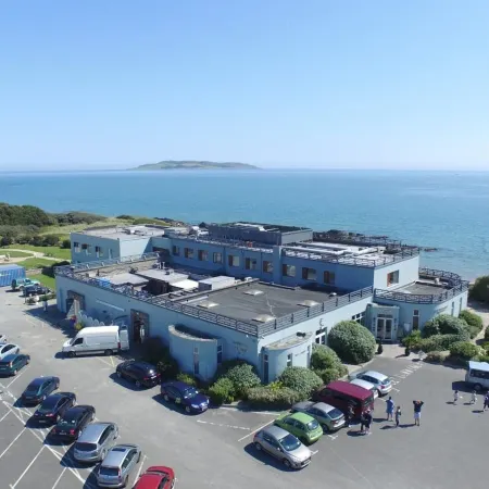 Shoreline Hotel
