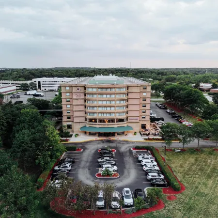 DoubleTree Suites by Hilton & Conference Center Chicago - Downers Grove