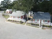 Early American Motel