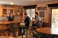 Cedar Creek Hotel Wausau - Rothschild - bar