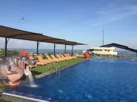 蘇利斯海灘水療酒店 - 無邊際泳池