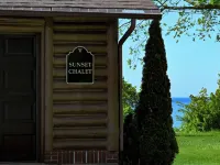 Lakeside Cabin with Sunset View & Fireplace Hotels in Conneaut