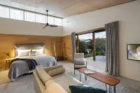 Studio 367 Hotels in Hillvue