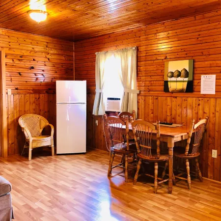 Green Gables Bungalow Court