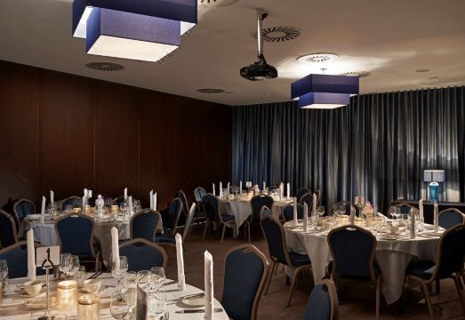 3. 빌리지 호텔 에..