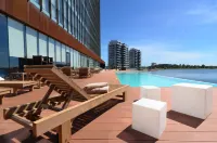 Hampton by Hilton Montevideo Carrasco - Pools