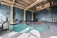 Holiday Inn Express & Suites MILWAUKEE AIRPORT by IHG - Pool