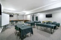 Quality Inn & Suites - Jefferson City Hotels in Jefferson City