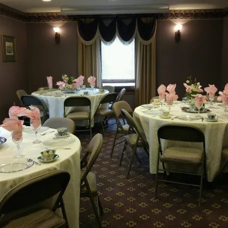Hearthstone Inn & Suites