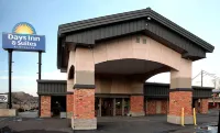 Days Inn & Suites by Wyndham Trinidad - parking