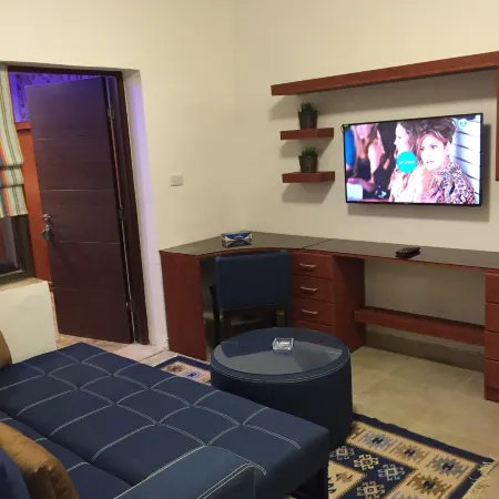 The Royal Luxury Apartments & Studios