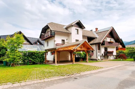 Apartments Green Paradise Отели в г. Бохінь