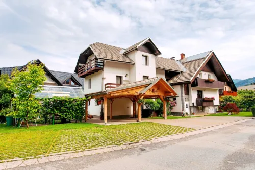 Apartments Green Paradise - Homestays