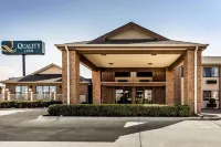 Quality Inn Hotels near Dumas Aquatic Park