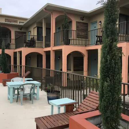 San Marina Motel Daytona Отели рядом с достопримечательностью «Театр Peabody Auditorium»