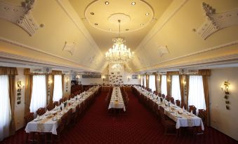 Hotel Korona Wellness, Rendezvény és Borszálloda