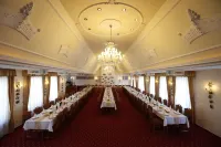 Hotel Korona Wellness, Rendezvény és Borszálloda - Desayuno