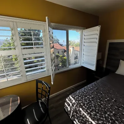 Carmel Wayfarer Inn Hotels near Pat Areias Sterling