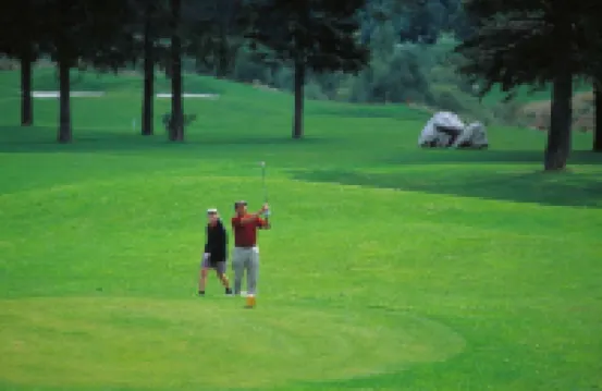 克羅瑙木屋度假村