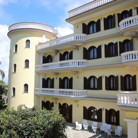 Villa Le Zagare Relais & SPA Отели рядом с достопримечательностью «Пляж Атрани»