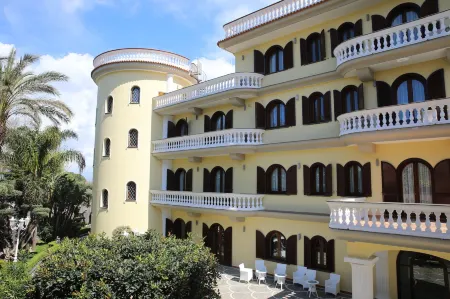 Villa Le Zagare Relais & SPA Отели в г. Gragnano