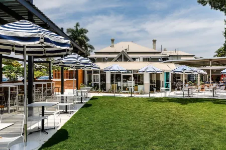 The Waterloo Bay Hotel Отели в г. Виннум