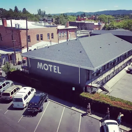 Monarch Motel