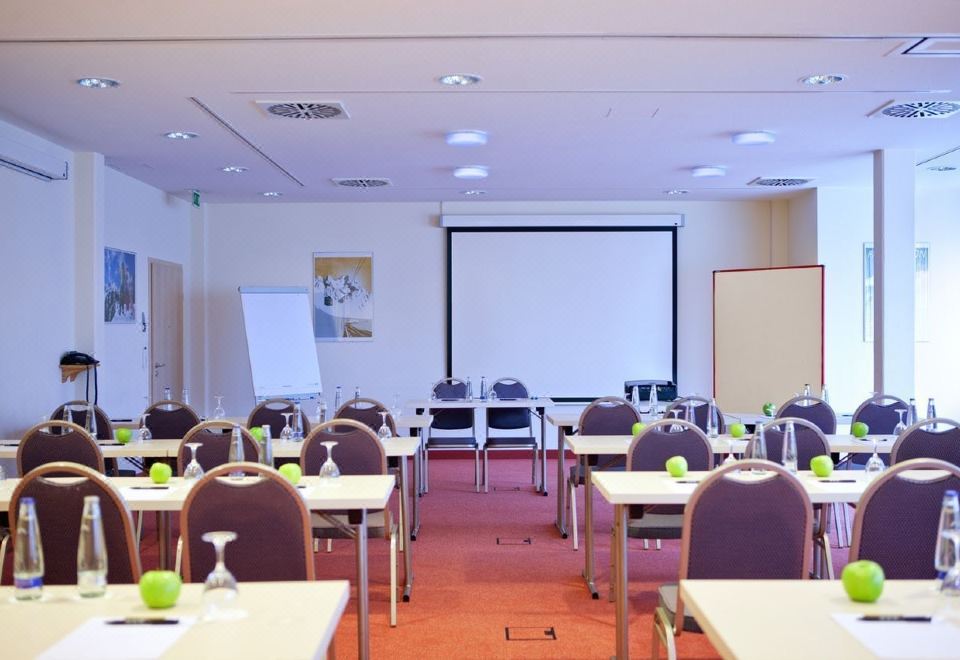 Hotel K?nigshof Over view