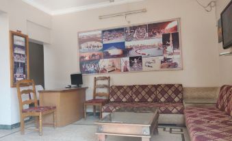 Hotel Leela Nikunj