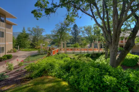 Ashland Hills Hotel & Suites