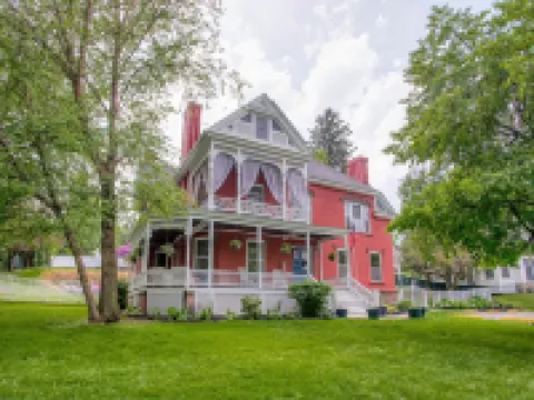 Hatch House Bed & Breakfast Hotels in Towanda