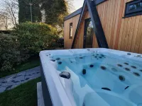 Little Woodbine Hotels in Tain
