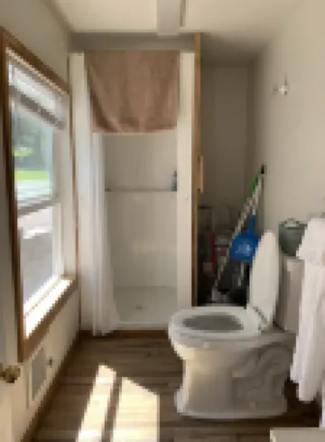 One bedroom cabin located about two blocks from Flathead Lake and the public bea