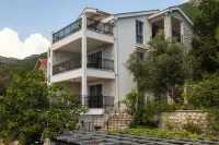 Apartments Castello Risano Hotels in 