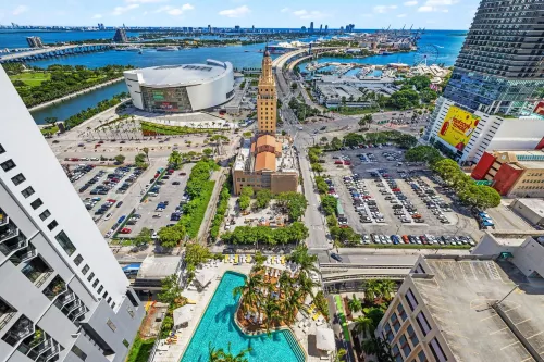 We Host at 159 Ne - Heart of Downtown Miami - Homestays