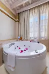 10GR Boutique Hotel & Wine Bar - Romantic