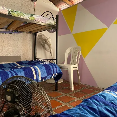 Hostel Urban City Medellin Отели рядом с достопримечательностью «Научный музей Explora Park»