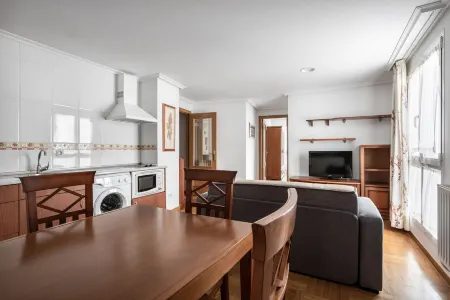 Apartamentos El Cid Отели рядом с достопримечательностью «Salón del Reino de los Testigos de Jehová»