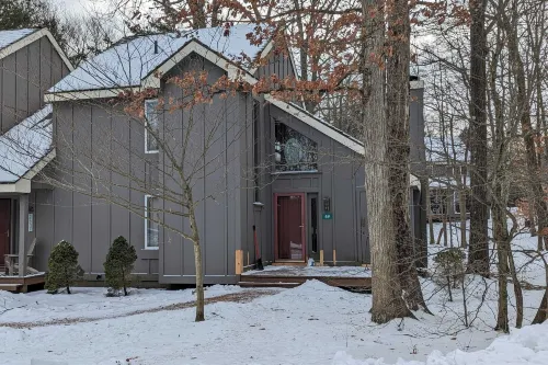 Frost Hollow by Avantstay Deck w/ Grill, Game Room Loft