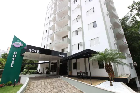 Hotel do Bosque Отели в г. Балнеариу-Камбориу