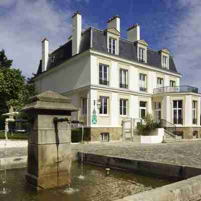 Novotel Paris Saclay Hotel Exterior