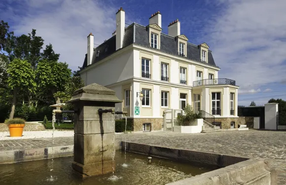 巴黎薩克雷諾富特酒店