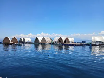 Floating Home in Reef Resort Unit 5 Hotels near Kaputian Beach