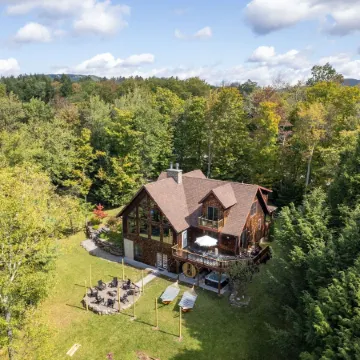 Luxury Chalet, Firepit, Sauna, Pet Friendly, 5 mins to Windham Mtn resort