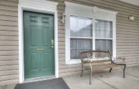 Colonial Crest 107 - Great Location! - You Can Walk to Town! Condo