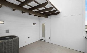 Newly Built Modern 3 Bedroom Houston Home