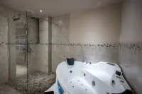 La Casa Amarilla Apartments - Jacuzzi